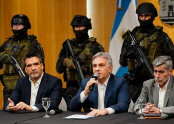 Llaryora presentó la Ley Antibúnker y Antiaguantadero