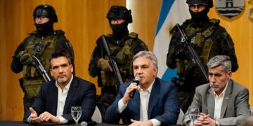 Llaryora presentó la Ley Antibúnker y Antiaguantadero