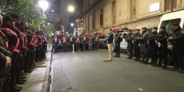 Murió un policía de Córdoba tras chocar durante una persecución en plena madrugada Murió un policía de Córdoba tras chocar durante una persecución en plena madrugada