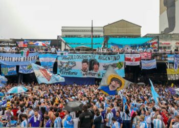 Banderazo argentino en la previa de la semifinal con Inglaterra