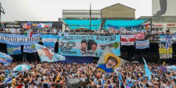 Banderazo argentino en la previa de la semifinal con Inglaterra