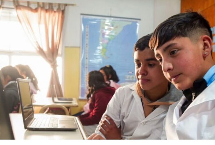 Córdoba fortalece la enseñanza de Matemática y se ubica por encima de la media nacional La Provincia destacó una mejora sostenida en los aprendizajes de Matemática, resultado de políticas educativas que combinan actualización curricular, capacitación docente, innovación y herramientas tecnológicas en las escuelas cordobesas.