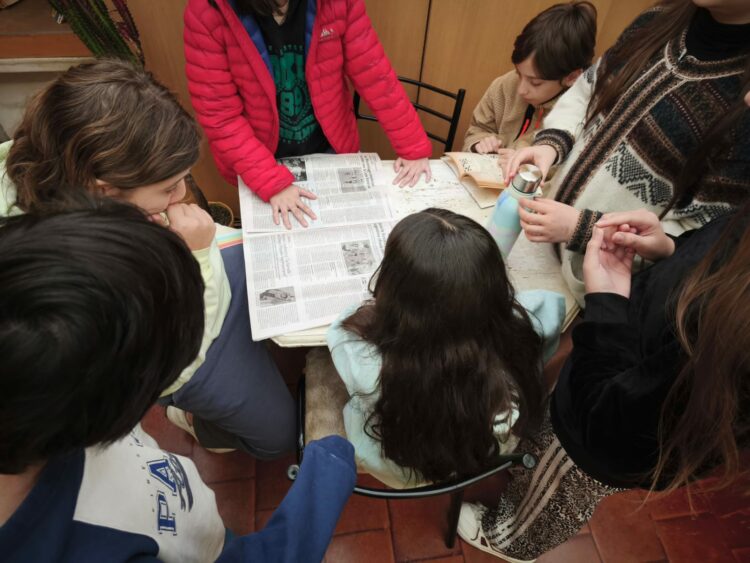 Una escuela incorporó la lectura cotidiana del diario en las aulas Desde La Escuelita de Gladys compartieron cómo la incorporación del diario a las aulas despertó el interés de los estudiantes por la lectura y la actualidad, convirtiéndolo en una herramienta de aprendizaje cotidiano.