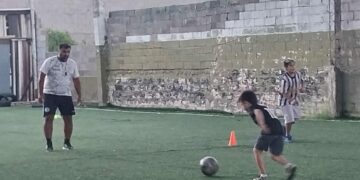 Del refugio del juego al depósito de chicos: el complejo triángulo que define al fútbol infantil