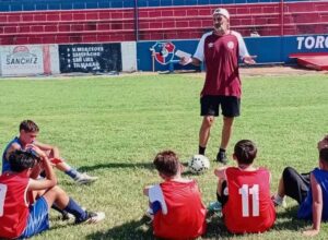 Del refugio del juego al depósito de chicos: el triángulo que define al fútbol infantil Del refugio del juego al depósito de chicos: el complejo triángulo que define al fútbol infantil