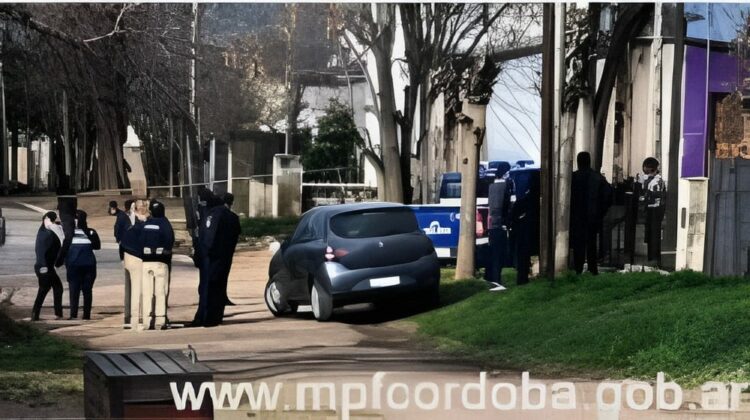 Autopsia confirmó que la joven asesinada en Santa María de Punilla murió por múltiples puñaladas La autopsia preliminar confirmó que Rocío Belén Gómez murió por un shock hipovolémico causado por múltiples heridas de arma blanca. Su pareja continúa detenida e imputada por femicidio mientras avanza la investigación judicial.