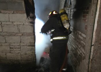Un incendio provocó importantes daños en una vivienda