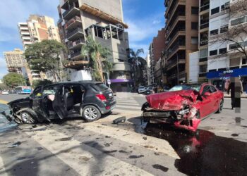 Dos mujeres resultaron heridas tras un fuerte choque