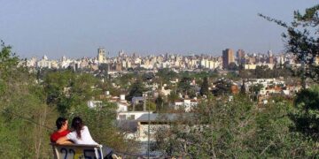 La ciudad de Córdoba tendrá un domingo con niebla durante la mañana, cielo parcialmente nublado por la tarde y una temperatura máxima prevista de 19°C.