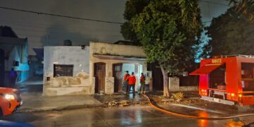 Un incendio reveló un auto con pedido judicial y unas 300 autopartes en una vivienda