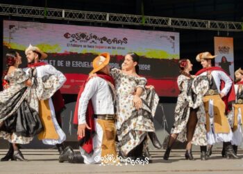 El folklore copó la Próspero Molina en el inicio del Cosquín de Peñas