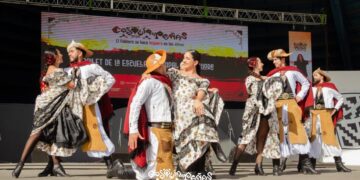 El folklore copó la Próspero Molina en el inicio del Cosquín de Peñas