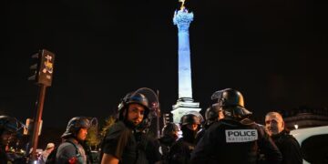 Incidentes en Francia tras la derrota frente a España: 160 detenidos Disturbios en París tras la eliminación de Francia del Mundial 2026.