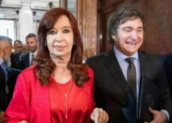 Una encuesta revela que cuatro de cada diez argentinos rechazan tanto a Milei como al kirchnerismo
