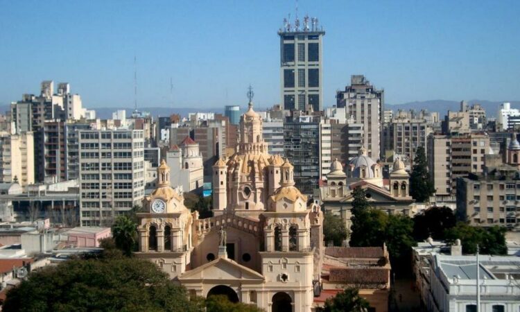 Córdoba tendrá una jornada templada, con cielo parcialmente nublado y máxima de 19°C La ciudad de Córdoba tendrá este lunes una jornada estable, con cielo parcialmente nublado, una temperatura máxima de 19°C y viento predominante del noreste durante gran parte del día.