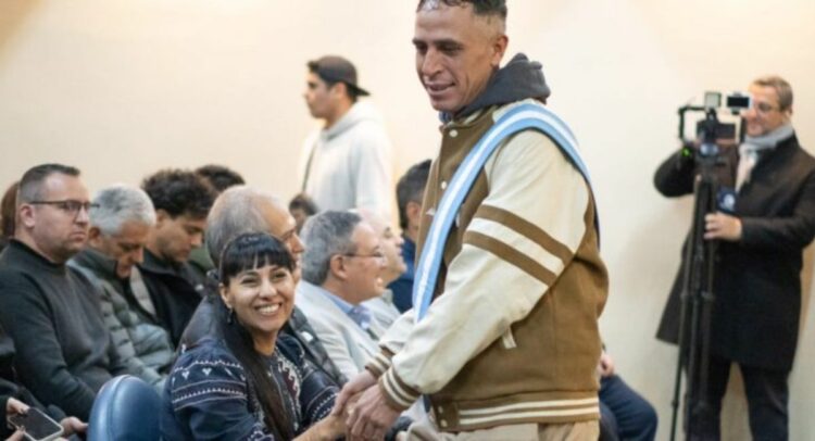 Se trata de 12 personas que concluyeron la iniciativa “Oportunidades que construyen futuro” y hoy integran formalmente la empresa de servicios Kazaró.