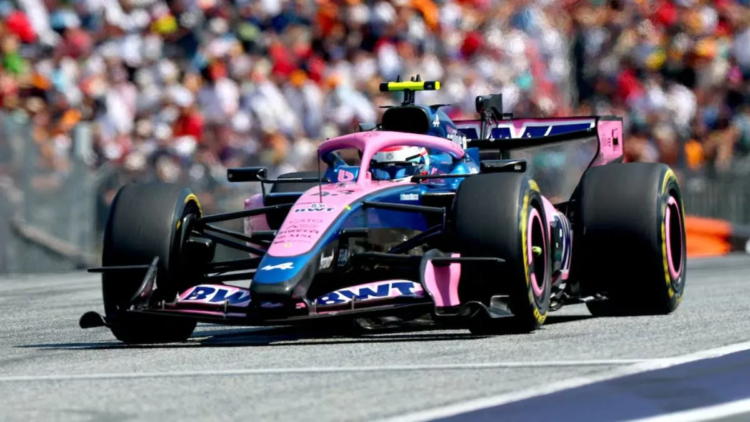 Colapinto avanza en Silverstone y ya ganó siete posiciones en el GP de Gran Bretaña Franco Colapinto afronta el Gran Premio de Gran Bretaña desde la 19ª posición tras un despiste en la clasificación. El argentino busca remontar en Silverstone, mientras Kimi Antonelli parte desde la pole y lidera el campeonato.