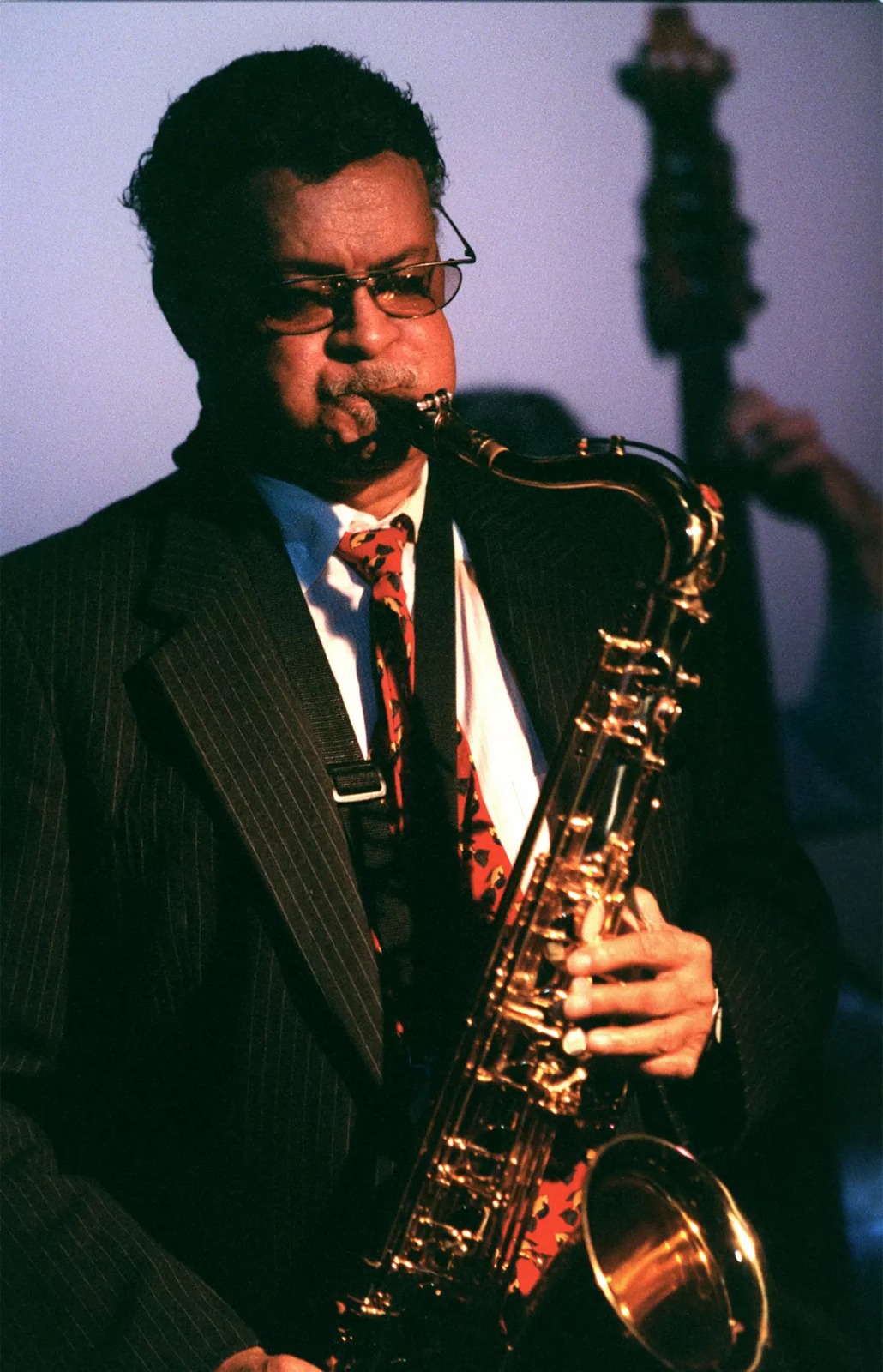 Plas Johnson, el saxofonista detrás de un sonido que quedó para siempre Plas Johnson, el saxofonista detrás de un sonido que quedó para siempre