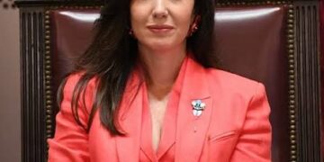 Villarruel respaldó el reclamo docente y pidió salarios acordes a la importancia de su tarea