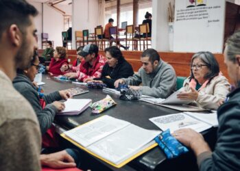 Jóvenes y adultos podrán finalizar sus estudios primarios a través de un examen libre Jóvenes y adultos podrán finalizar sus estudios primarios a través de un examen libre
