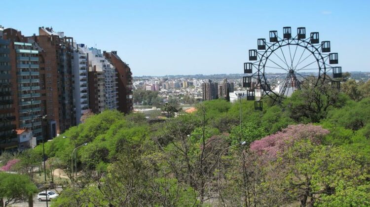 La jornada en Córdoba se presenta con cielo mayormente despejado por la mañana, una máxima de 18°C y nubosidad parcial durante la tarde, sin probabilidades de lluvia.
