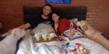 Agostina junto con su papá.