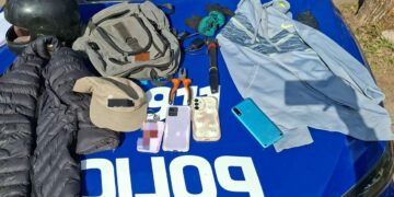 Detuvieron a dos jóvenes acusados de cometer dos robos en pocas horas La Policía recuperó celulares y otros objetos presuntamente robados.