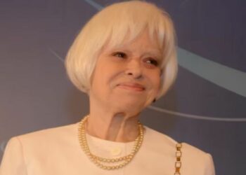 Nacida en Rosario el 5 de septiembre de 1929 con el nombre de Susana Guenola Zubiri, Susana Freyre debutó en el cine en 1945, durante la denominada época de oro del cine argentino.