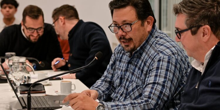 El concejal Marcos Vázquez, presidiendo la reunión de esta semana de la comisión de Servicios Públicos.