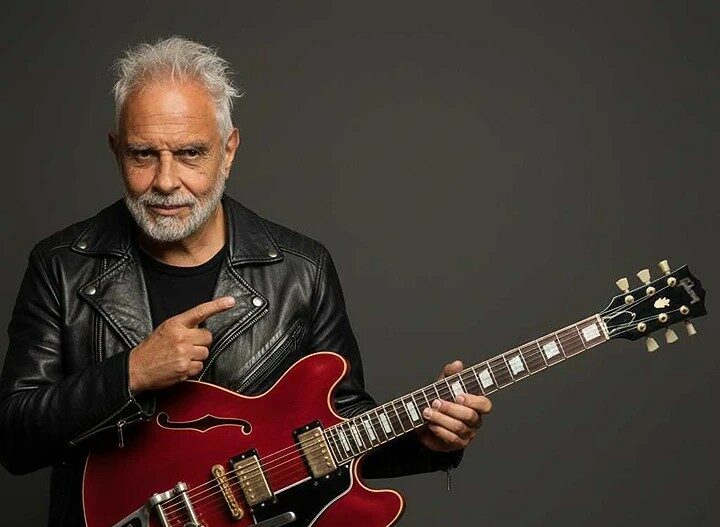 Miguel Vilanova: “Volver siempre para atrás” Miguel Vilanova no es solo un nombre fundamental del blues argentino; es, ante todo, un buscador incansable. Con prácticamente 60 años con la guitarra entre las manos y un recorrido que lo llevó desde el rock callejero hasta compartir escenario con figuras como B.B. King o Eric Clapton, su figura trasciende los géneros.