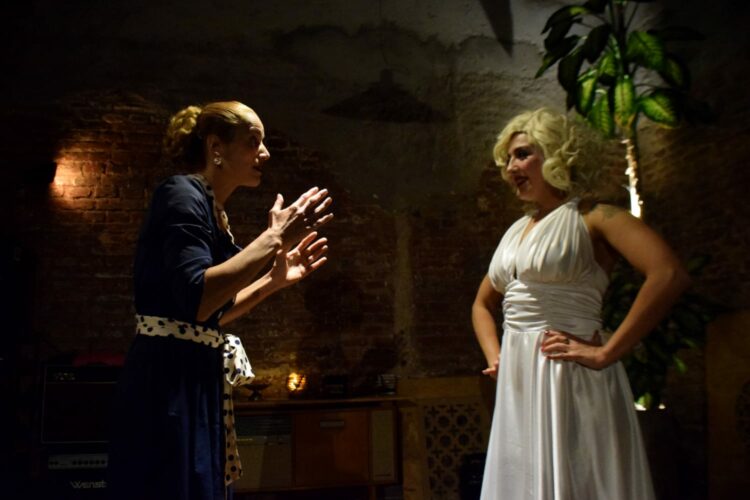 Y qué podría pasar si Marilyn y Evita se encontraran La directora señala que la obra “no se propone desde un lugar político” y que su eje está puesto en imaginar qué podría pasar al reunir en escena a “estas dos mujeres fuertes que tuvieron una vida difícil y lograron salir adelante”.