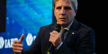 Caputo aclaró que sus dichos no fueron contra la industria