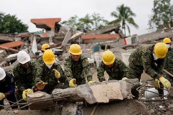 A una semana del terremoto de Colombia, buscan a 143 desaparecidos entre los escombros