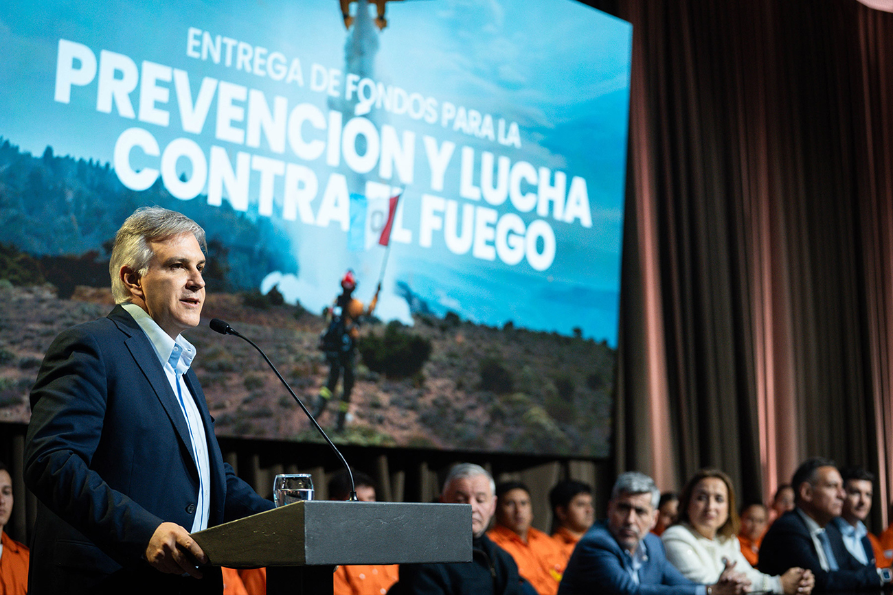 Llaryora entregó aportes para fortalecer a más de 80 cuarteles de Bomberos Voluntarios en toda la provincia Llaryora entregó aportes para fortalecer a más de 80 cuarteles de Bomberos Voluntarios en toda la provincia