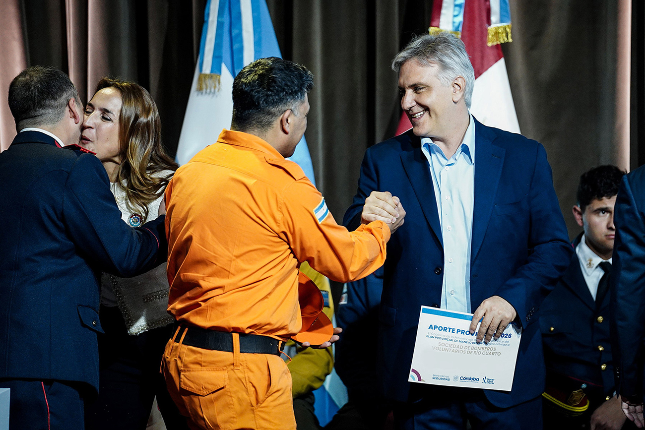 Llaryora entregó aportes para fortalecer a más de 80 cuarteles de Bomberos Voluntarios en toda la provincia Llaryora entregó aportes para fortalecer a más de 80 cuarteles de Bomberos Voluntarios en toda la provincia