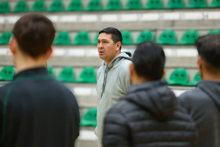 Leo Gutiérrez en el primer entrenamiento del Griego.