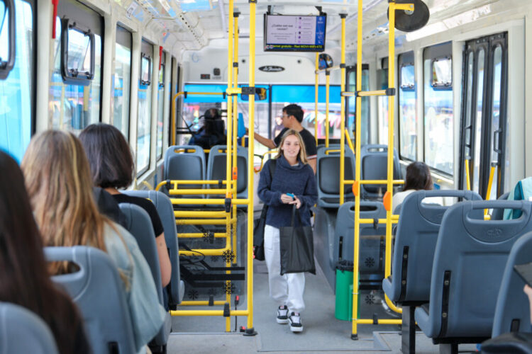 Avanzan los reclamos por la restitución de pases gratuitos de transporte en Córdoba pases