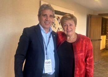 Caputo defendió el rumbo económico ante Georgieva y espera a Bessent