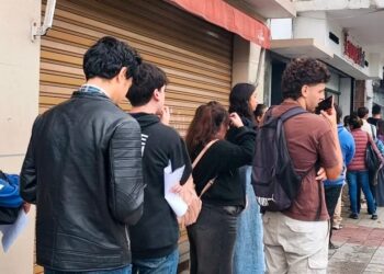 Casi 7 de cada 10 jóvenes están fuera del empleo formal o en situación de precariedad Casi 7 de cada 10 jóvenes están fuera del empleo formal o en situación de precariedad