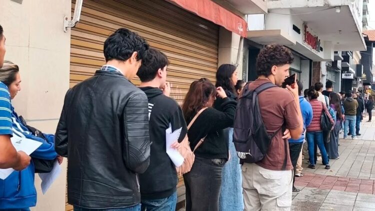 Casi 7 de cada 10 jóvenes están fuera del empleo formal o en situación de precariedad Las brechas se profundizan según el nivel socioeconómico: el 34,2% de los jóvenes del estrato muy bajo no estudia ni trabaja, frente al 8,3% del medio alto.