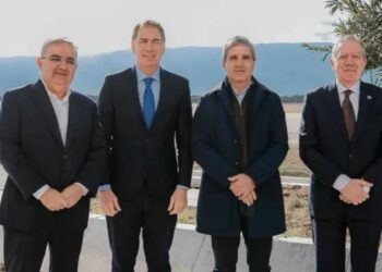 Diego Santiilli y Luis Caputo en Catamarca. Foto: Gobierno de la provincia de Catamarca.
