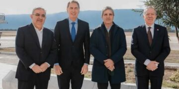 Catamarca: Santilli y Caputo firmaron convenios por obras y rutas nacionales Diego Santiilli y Luis Caputo en Catamarca. Foto: Gobierno de la provincia de Catamarca.