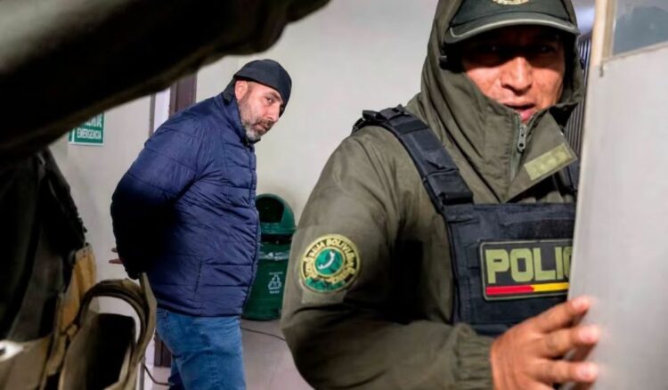 Cerimedo, entre el poder político, los negocios y una fortuna millonaria Fernando Cerimedo, exasesor de Javier Milei, permanece detenido en Bolivia, donde enfrenta una investigación por intento de femicidio, presunto enriquecimiento ilícito y lavado de activos.