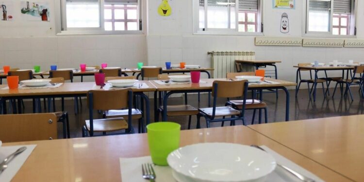 Las iniciativas buscan ampliar los recursos, reforzar las raciones y extender el servicio de comedor en las escuelas.