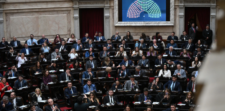 Con respaldo aliado, el Gobierno logró aprobar la reforma del Banco Central El proyecto oficial logró un respaldo de 144 votos.