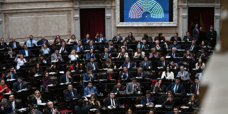 El proyecto oficial logró un respaldo de 144 votos.