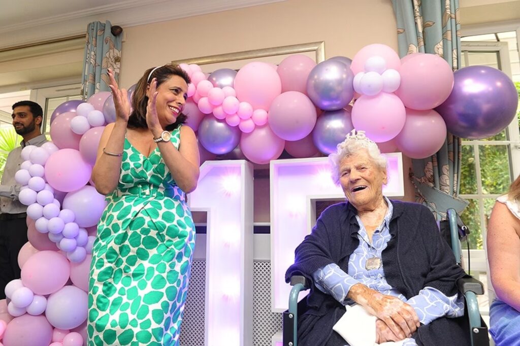 Ethel Caterham celebró sus 117 años como la persona más longeva del mundo Ethel Caterham celebró sus 117 años como la persona más longeva del mundo