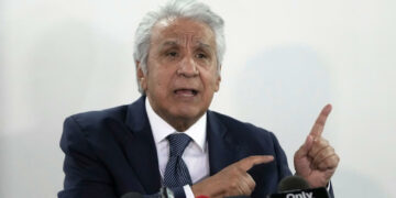 Condenaron a cinco años de prisión a un ex presidente de Ecuador
