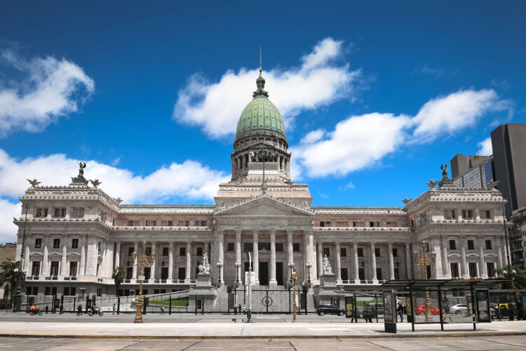 El oficialismo redujo su agenda en el Senado y busca concentrarse en proyectos económicos clave, con el Super RIGI y el Presupuesto 2027 como principales prioridades.