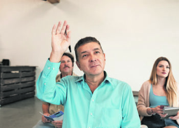 Se debate la edad jubilatoria, pero el mercado laboral empieza a expulsar antes Se debate la edad jubilatoria, pero el mercado laboral empieza a expulsar antes